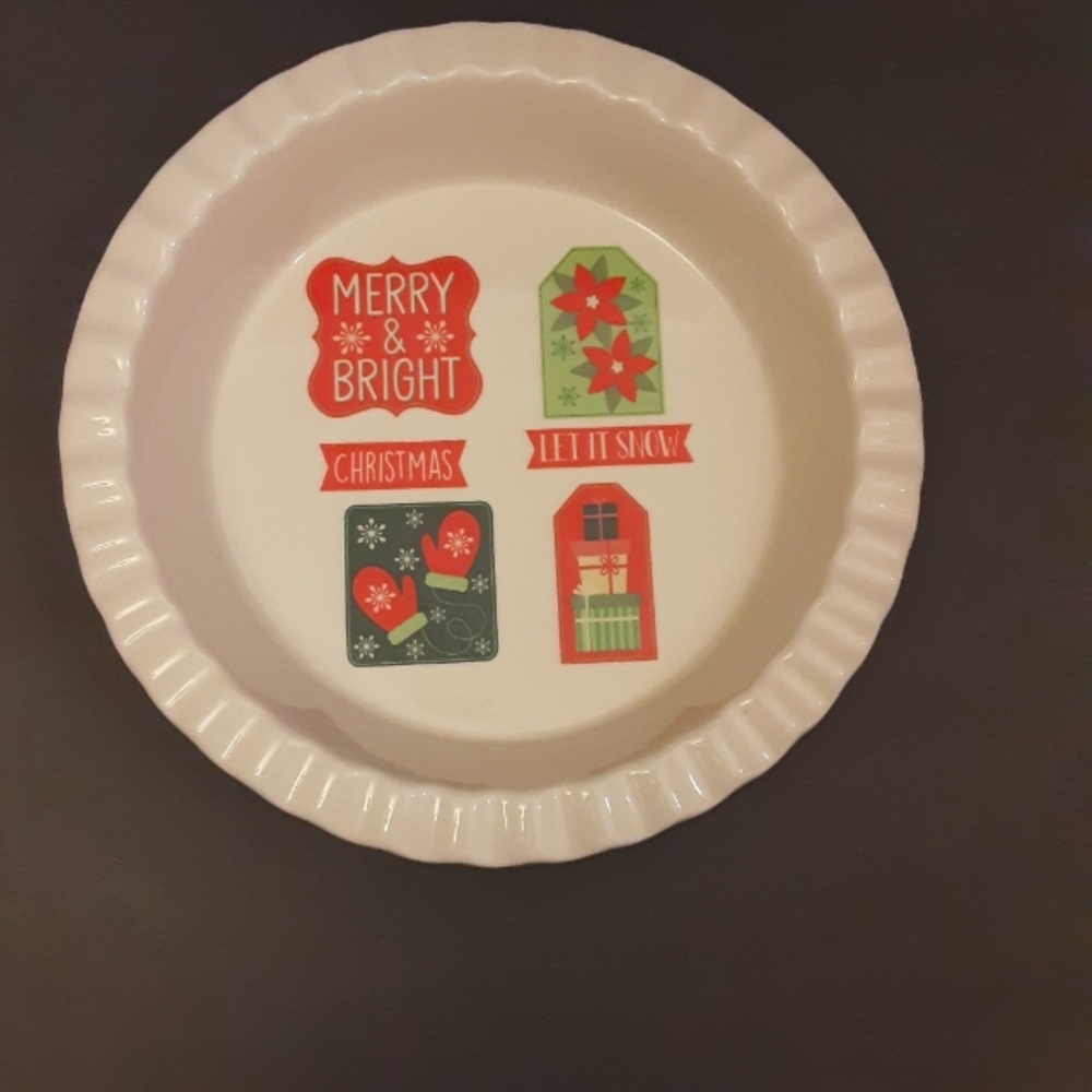 NANTUCKET MERRY & BRIGHT CHRISTMAS HOLIDAY RUFFLED EDGE 10" STONEWARE PIE BAKER